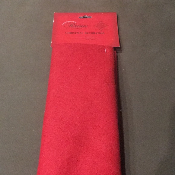 Christmas Tree Skirt - Round Rug 32” Diameter. - Picture 4 of 8